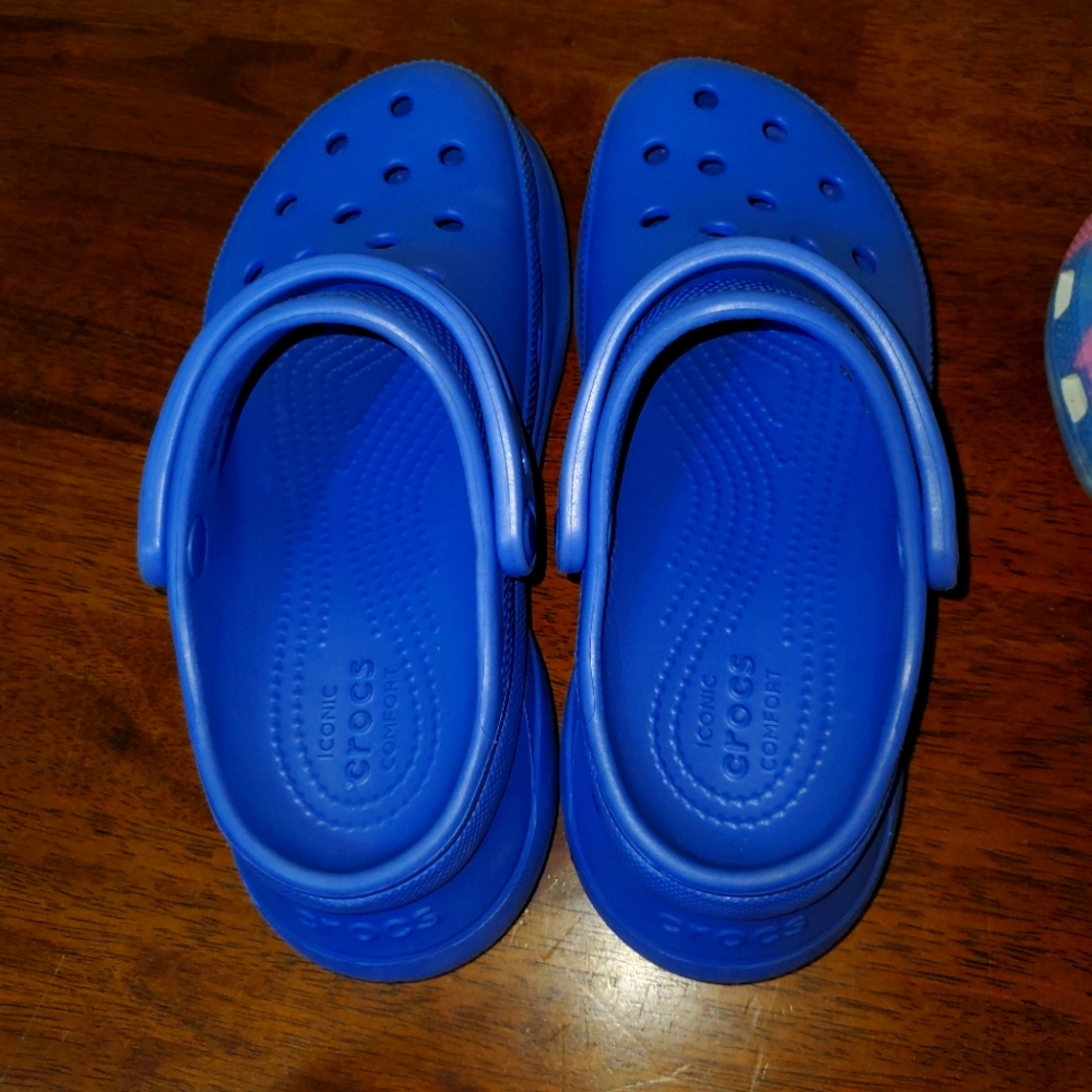 Lilac platform crocs